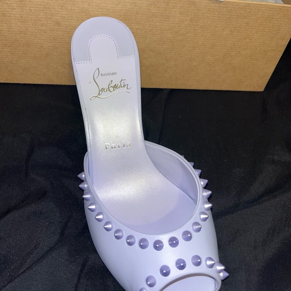 Christian Louboutin - Picture 7 of 7